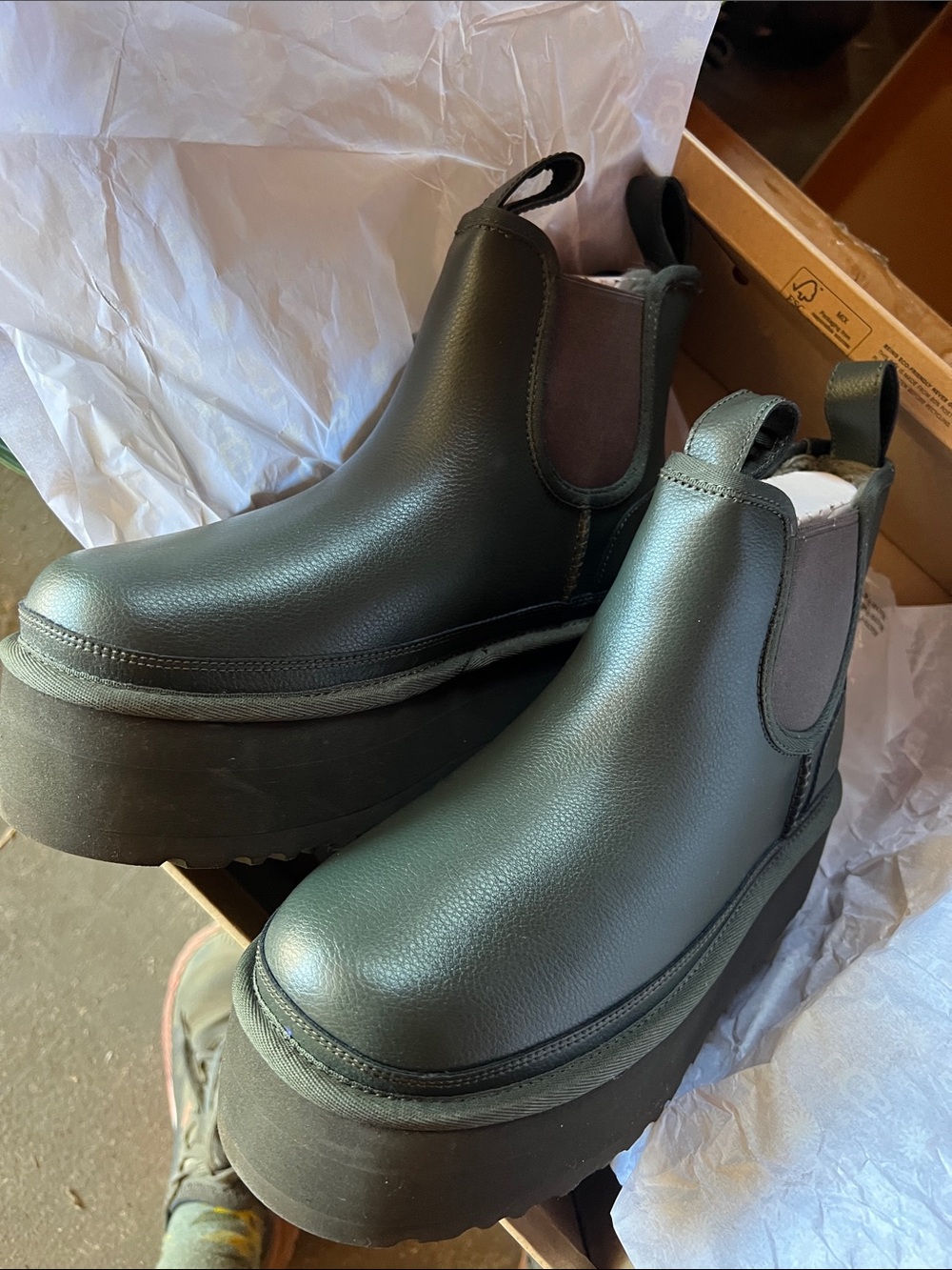UGG Neumel platform Chelsea boots dark green leather - Picture 3 of 4